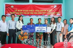 Trao mái ấm, tiếp sức học sinh khó khăn ở Hồng Dân