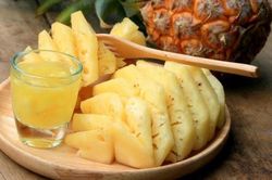 Ăn dứa mỗi ng&agrave;y c&oacute; thể bổ sung vitamin C v&agrave; chất xơ, nhưng ăn như thế n&agrave;o để bổ sung dinh dưỡng hợp l&yacute;?