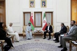 Iran và Oman thảo luận về hành lang tạm thời tại eo biển Hormuz