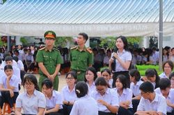 Công an phường Bà Rịa: Đẩy mạnh tuyên truyền pháp luật cho học sinh, sinh viên dịp đầu năm học