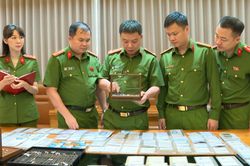 Ph&aacute; đường d&acirc;y bu&ocirc;n lậu kim cương xuy&ecirc;n quốc gia: Thủ tướng gửi thư khen