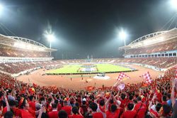 Clip tranh chấp ghế xem ASEAN Cup khiến dân mạng 'kêu' nạn mất chỗ ở SVĐ Mỹ Đình