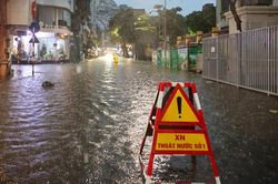 Sau trận mưa như trút tối 27/8, Hà Nội có những điểm úng ngập nào?