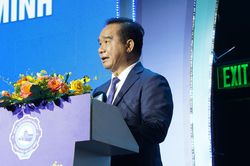 Chủ tịch TP.HCM muốn doanh nghiệp c&ugrave;ng ch&iacute;nh quyền trả lời 'phải sửa g&igrave;, l&agrave;m g&igrave;'