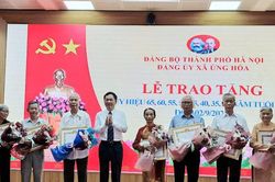 Xã Ứng Hòa có 95 đảng viên được trao tặng, truy tặng Huy hiệu Đảng đợt 2-9