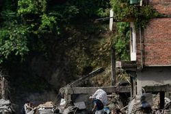 Thảm họa lũ qu&eacute;t Nepal - v&igrave; sao thảm khốc đến thế?