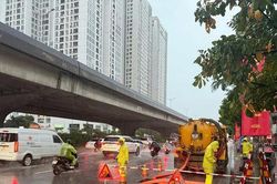 Hà Nội mưa lớn gây ngập cục bộ nhưng nước rút nhanh