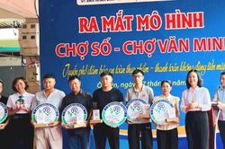 X&atilde; &Ocirc; Di&ecirc;n đưa chợ truyền thống v&agrave;o nhịp sống số