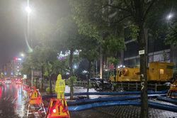 Hà Nội tăng cường vận hành hệ thống thoát nước trong mưa lớn