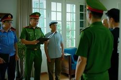 Khánh bị bắt, chưa kịp tiễn Phương đi du học