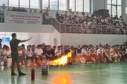 750 t&acirc;n sinh vi&ecirc;n Đại học Y Dược được tập huấn kỹ năng sơ cấp cứu, ph&ograve;ng ch&aacute;y chữa ch&aacute;y
