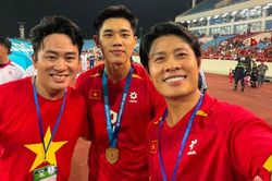 Nhạc sĩ Nguyễn Văn Chung x&uacute;c động khi ca kh&uacute;c mới vang l&ecirc;n giữa 'chảo lửa' Mỹ Đ&igrave;nh