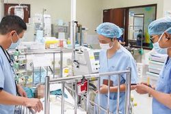 Trẻ 21 th&aacute;ng tuổi tử vong thương t&acirc;m sau sự cố vặn tay ga xe m&aacute;y điện