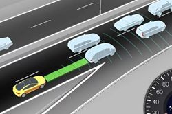 Quy định về giữ khoảng cách an toàn trên cao tốc có hiệu lực, người lái xe thi nhau tìm kiếm phần mềm cảnh báo