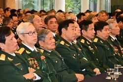Nghỉ hưu trước hạn, sĩ quan được trợ cấp 5 tháng lương/năm