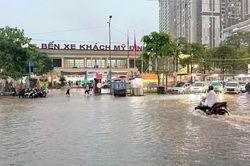 Hình ảnh các tuyến phố Hà Nội ngập nặng đúng giờ tan tầm