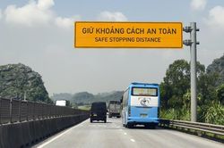CSGT bật mí cách 'bắt' lỗi bám đuôi, không giữ khoảng cách an toàn trên cao tốc