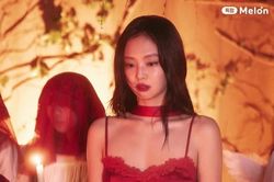 Giải mã MV Fallen Angel - Jennie: Thiên thần rơi vào miền mộng mị, tìm bản ngã mới