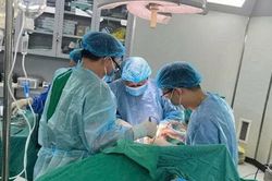 Nhiều năm chịu đựng vì bệnh 'khó nói' một phụ nữ mang khối u vùng kín 20cm