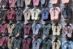 Triệt phá đường dây mua bán dép Havaianas giả trị giá hơn 7,3 tỷ đồng