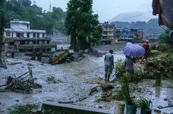 Các chuyên gia nhận định ra sao về trận lũ quét tàn khốc tại biên giới Nepal-Trung Quốc?