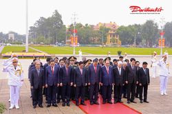 Lãnh đạo Đảng, Nhà nước, MTTQ Việt Nam vào Lăng viếng Chủ tịch Hồ Chí Minh