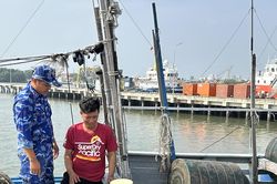 Cảnh s&aacute;t biển ph&aacute;t hiện 3 t&agrave;u c&aacute; c&oacute; dấu hiệu vượt ranh giới, sang v&ugrave;ng biển nước ngo&agrave;i