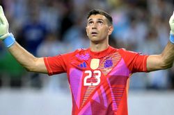 Chelsea chốt Martinez với giá 7,5 triệu bảng