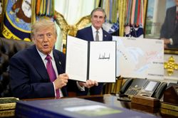 TT Trump đổi tên hồ Ontario thành hồ Mỹ giữa căng thẳng thuế với Canada