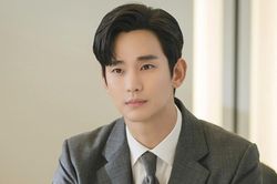 Kim Soo Hyun sau 'cơn ác mộng'