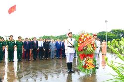 Gia Lai: D&acirc;ng hoa, d&acirc;ng hương tưởng nhớ Chủ tịch Hồ Ch&iacute; Minh v&agrave; c&aacute;c Anh h&ugrave;ng liệt sĩ