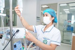 Bệnh viện Bạch Mai trực cấp cứu 24/24 giờ, mở cửa kh&aacute;m bệnh xuy&ecirc;n kỳ nghỉ lễ 2/9