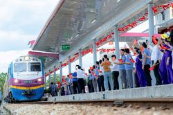 Đoàn tàu du lịch nối hai miền di sản thế giới