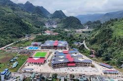 [Ảnh] Gần 1.000 học sinh Trường phổ thông nội trú tiểu học và trung học cơ sở Mường Khương nô nức tựu trường