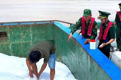 C&agrave; Mau ph&aacute;t hiện hơn 400 tấn ph&acirc;n ur&ecirc; kh&ocirc;ng r&otilde; nguồn gốc