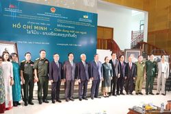 Triển lãm 'Hồ Chí Minh-Chân dung một con người' tại Lào