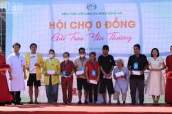 Ấm &aacute;p chương tr&igrave;nh 'Hội chợ 0 đồng-Gửi trao y&ecirc;u thương' ở Bệnh viện Hữu nghị Đa khoa Nghệ An