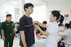 Điều kiện, thành phần, thời hạn nộp hồ sơ xin tạm hoãn gọi nhập ngũ với gia đình gặp khó khăn