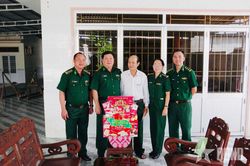 An Giang: Thăm, tặng qu&agrave; gia đ&igrave;nh ch&iacute;nh s&aacute;ch nh&acirc;n dịp Quốc kh&aacute;nh 2-9