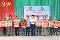 V&ugrave;ng Cảnh s&aacute;t biển 2 tặng qu&agrave; đồng b&agrave;o d&acirc;n tộc, t&ocirc;n gi&aacute;o tại Gia Lai