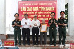 Kh&aacute;nh H&ograve;a: Trao nh&agrave; t&igrave;nh nghĩa tặng gia đ&igrave;nh người c&oacute; c&ocirc;ng tại phường Ba Ng&ograve;i
