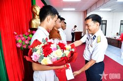 Lữ đo&agrave;n 171 gặp mặt, động vi&ecirc;n học sinh thi đỗ v&agrave;o c&aacute;c trường Hải qu&acirc;n