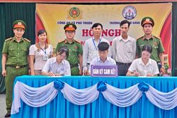 Công an xã Phú Thuận nhân rộng mô hình 'Phòng ngừa, ngăn chặn ma túy xâm nhập học đường'