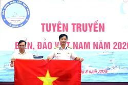 Gi&aacute;o dục về biển, đảo v&agrave; truyền thống Hải qu&acirc;n cho t&acirc;n sinh vi&ecirc;n