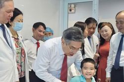 Ph&oacute; B&iacute; thư Th&agrave;nh ủy TPHCM Nguyễn Phước Lộc: Lấy người d&acirc;n l&agrave;m trung t&acirc;m trong ph&aacute;t triển hệ thống y tế