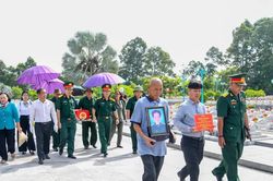Đưa h&agrave;i cốt liệt sĩ Trần Quỳnh trở về qu&ecirc; hương sau 49 năm