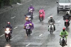 Dự báo thời tiết ngày 28/8: Trung Bộ nắng nóng, Bắc Bộ mưa dông về chiều tối