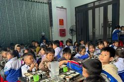 Thanh Hóa mua sắm sách giáo khoa cho học sinh 6 trường nội trú vùng biên giới