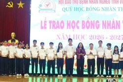 Vĩnh Long trao 320 suất học bổng Nhân Thiện cho học sinh hoàn cảnh khó khăn