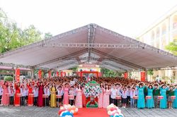 Ấn tượng chương tr&igrave;nh ch&agrave;o đ&oacute;n học sinh lớp 6 tại Trường THCS Quang Trung